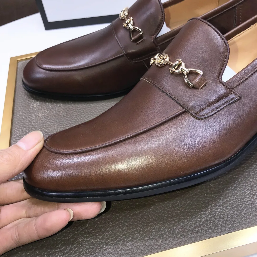 Men's shoes💰500💰Italy's top luxury men's shoe giant (GUCCI) (Gucci) (full cowhide lining) new arrival🍃Original European style🔰 Pleasant to the eye😍In order to make the shoes more durable and non-deformable🌀The production continues to follow traditional methods but there is still no lack of innovation💪Choose original sheepskin for the leather♻️ Smooth and natural And extra bright ⭐Made of imported cowhide, the first choice of rich people 38-45 (45 customized)